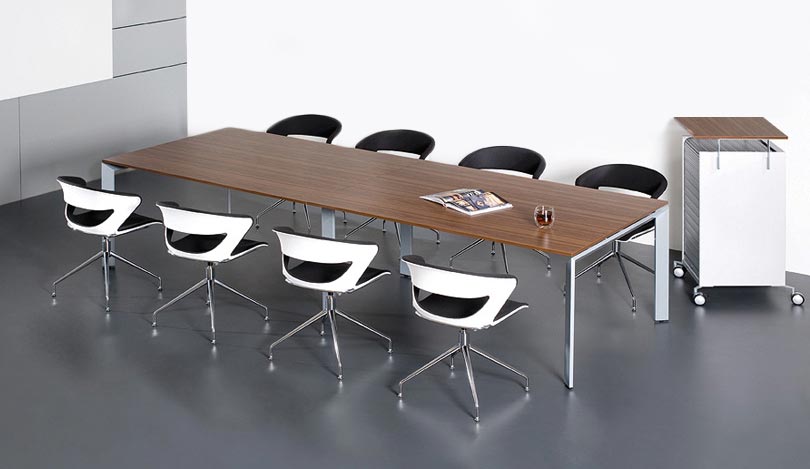 moderný stôl do kancelárie