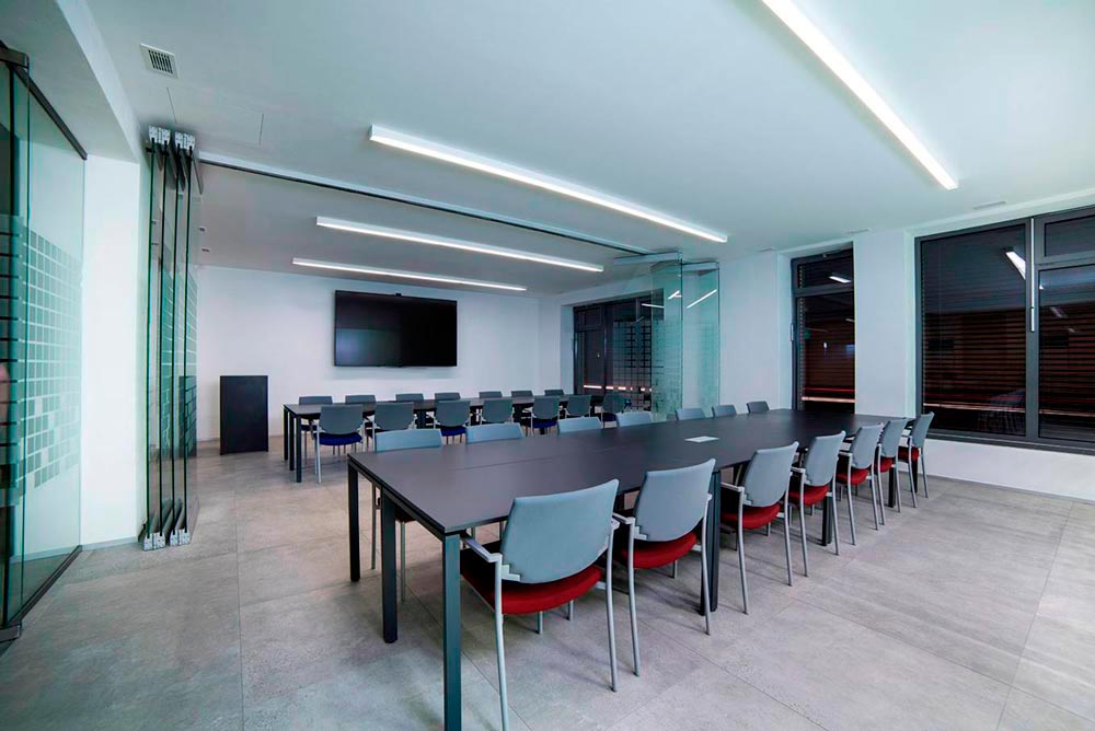 stôl do kancelárie